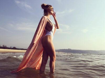 Glukoza в белом боди в воде на закате 283