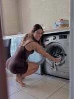 Присцила Фантин сексуальное платье, попка, ножки